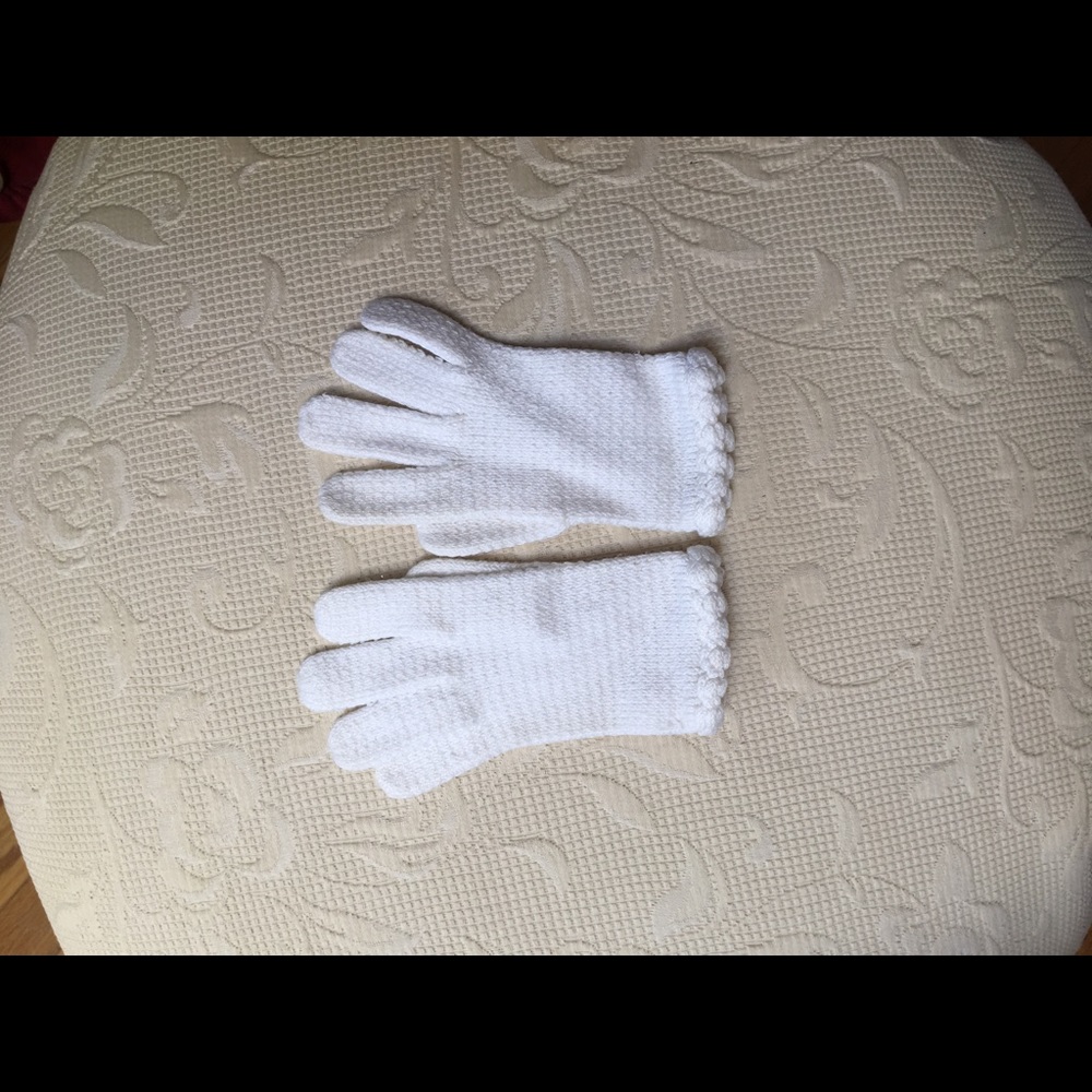 Vintage children’s white cotton knit gloves